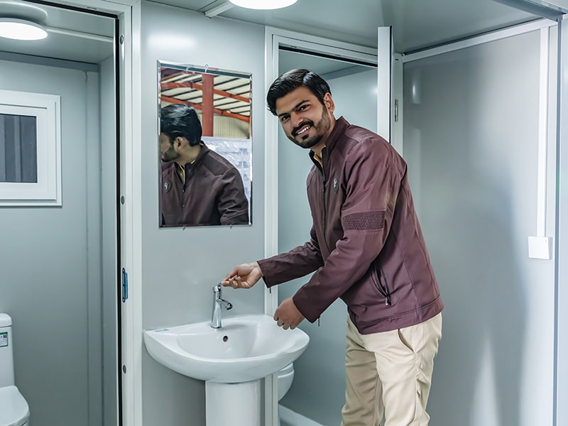 To-personers udendørs bærbart toilet
